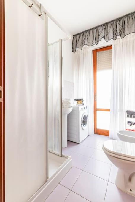 Casa Etruschi - Appartamento Con Posto Auto Livorno Kültér fotó